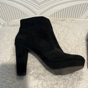 Women’s heeled suede boots